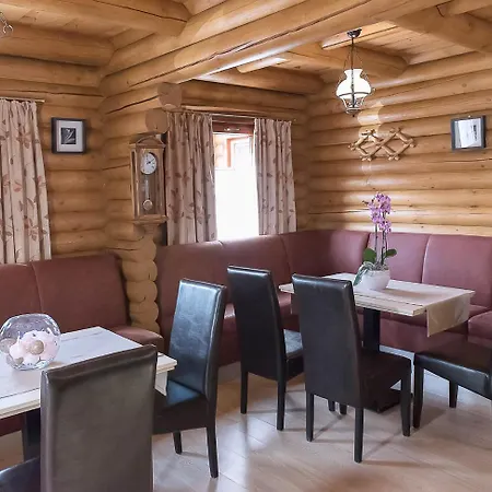 Medora Park - Bagolyvár Rönkház Affittacamere 3*