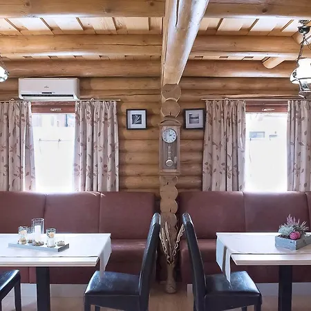 Affittacamere Medora Park - Bagolyvár Rönkház Gárdony